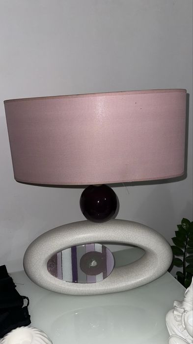 candeeiro roxo de mesa