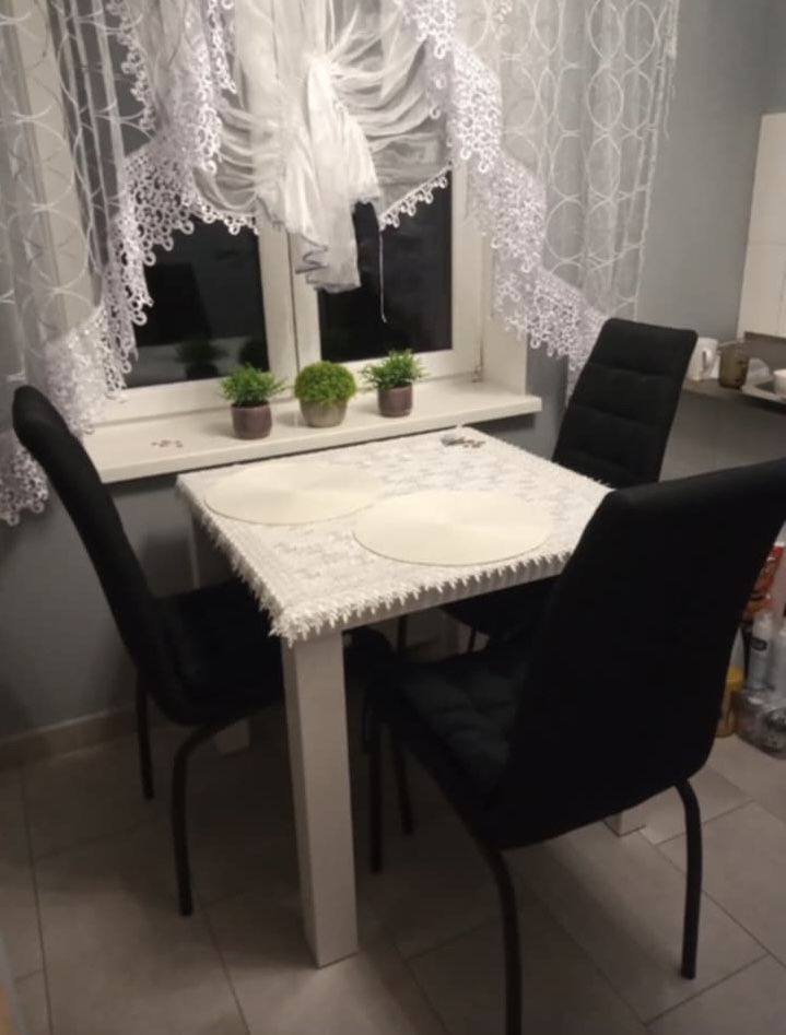 Sprzedam stół i krzesła