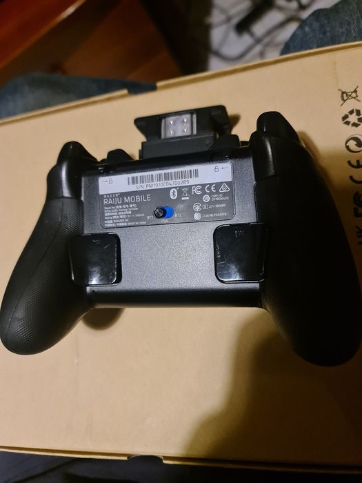 Vendo bolsa lacoste,calvin,guess e comando  para telefone