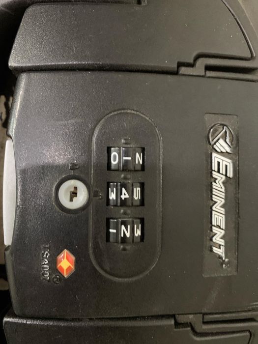 Валіза велика Eminent чорного кольору