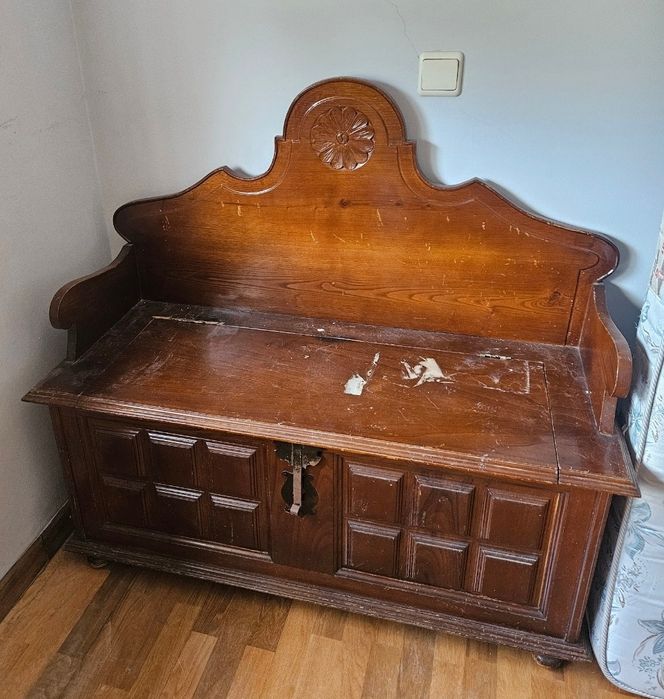 Móvel rústico antigo