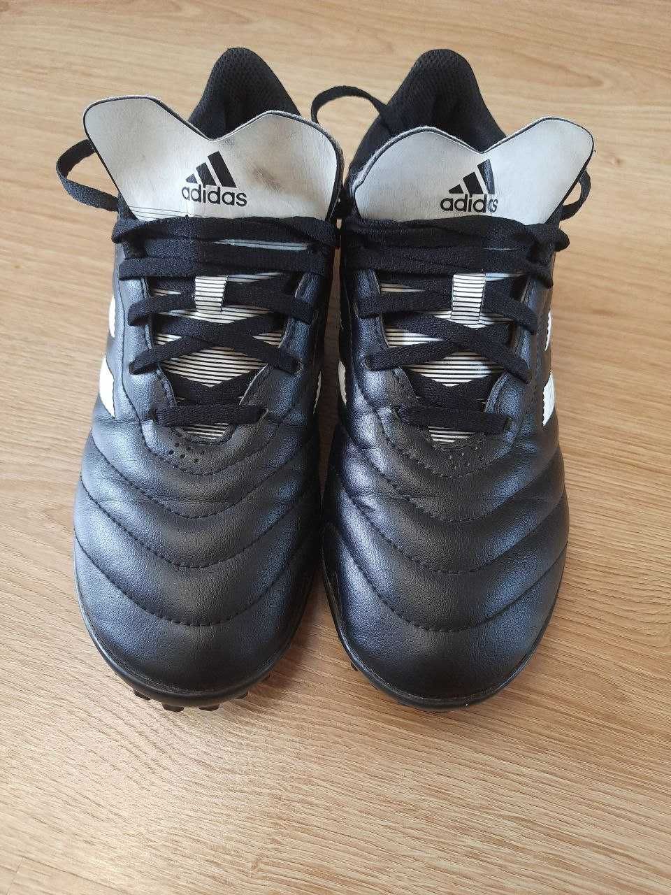 Сороконіжки Adidas кросівки
