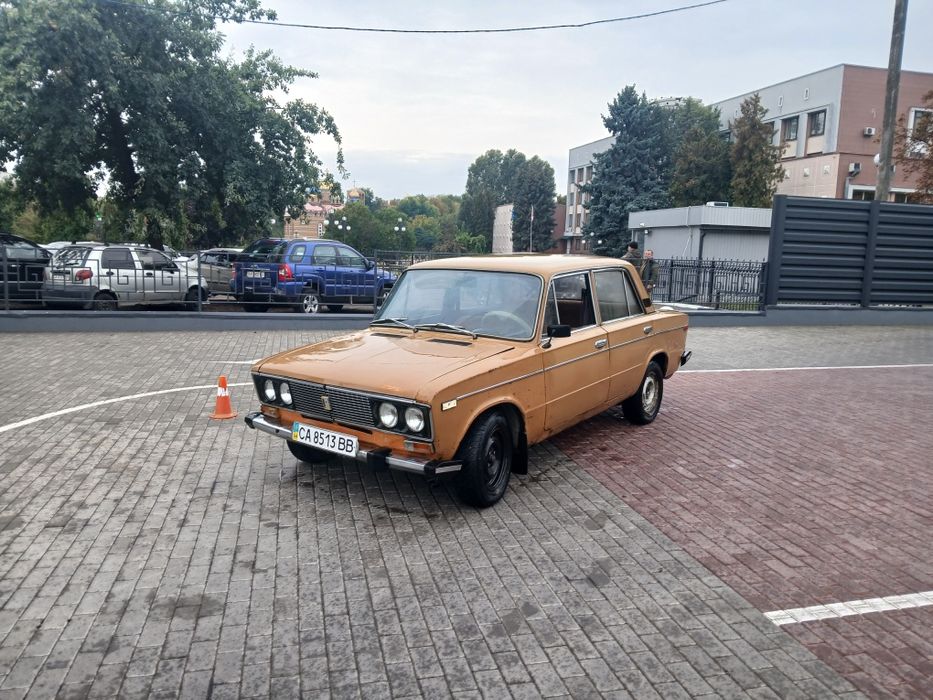 Ваз 2106 Торг біля капота.обмін