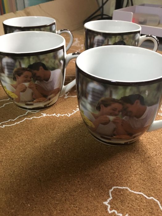 Filizanki 4 szt plus talerzyk