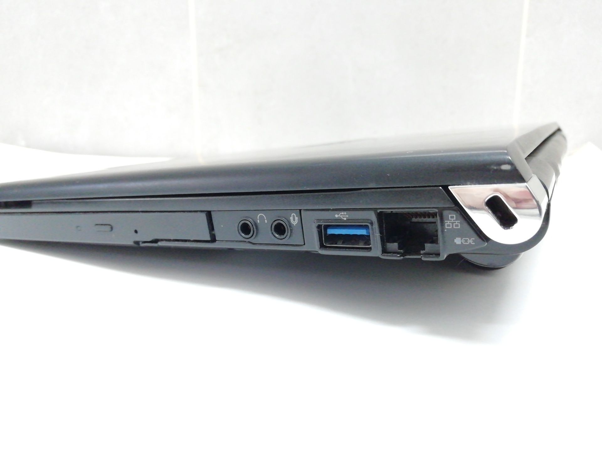 Toshiba protege R830