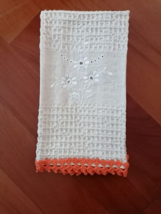 Panos de louça bordados a mão/ renda , desde