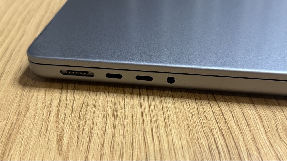 Macbook pro m2pro A2779 + захисні накладки