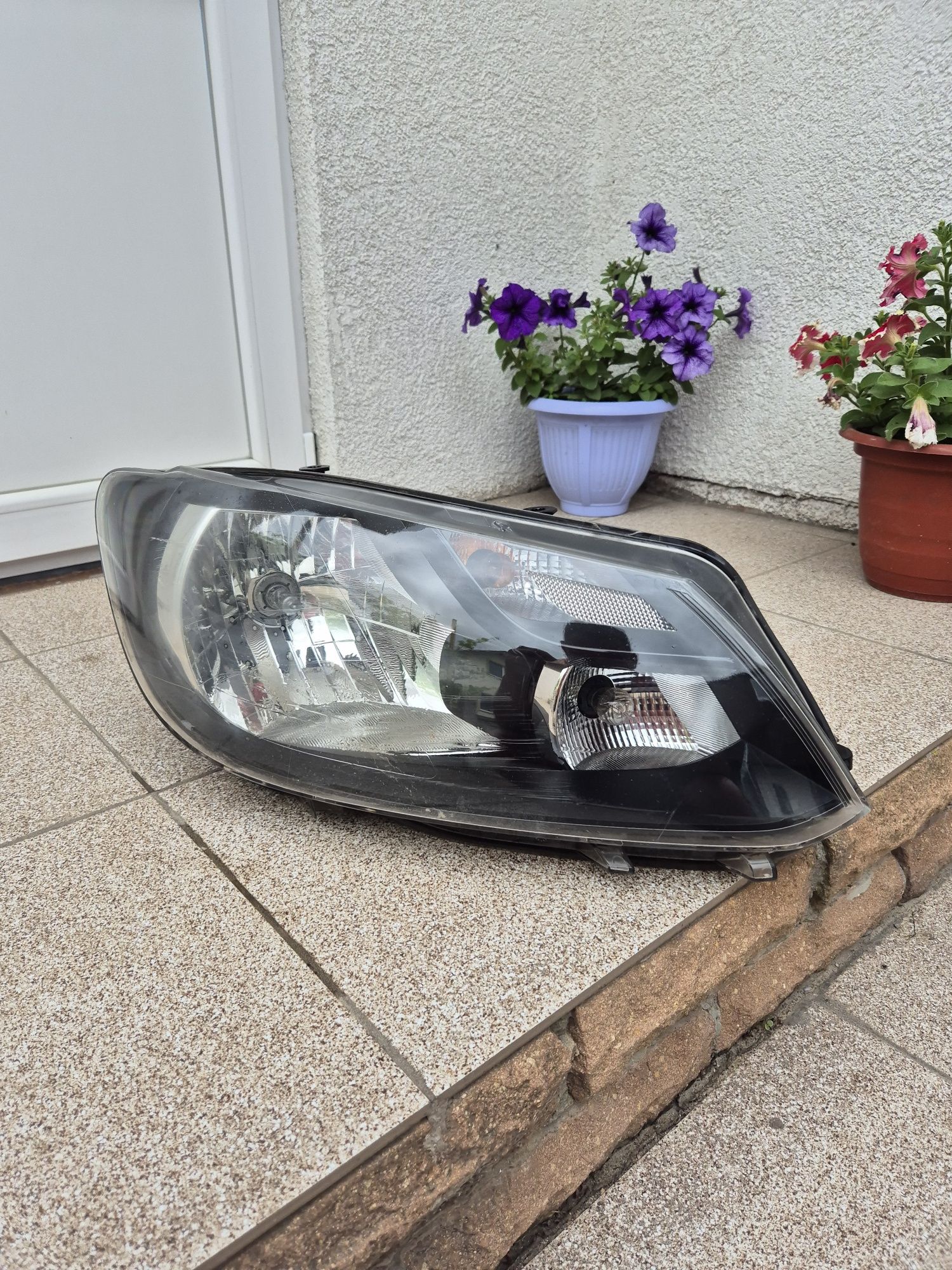 Фара правая 2K5941006B VAG Caddy III