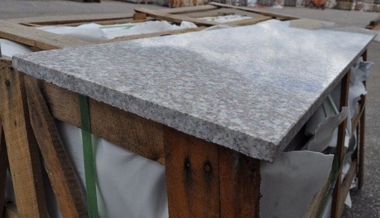 Płyty granitowe 60x60x2 – polerowane lub płomieniowane granit brązowy