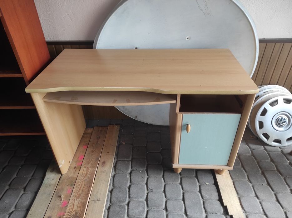 Sprzedam biurko , szafę, bibioteczkę