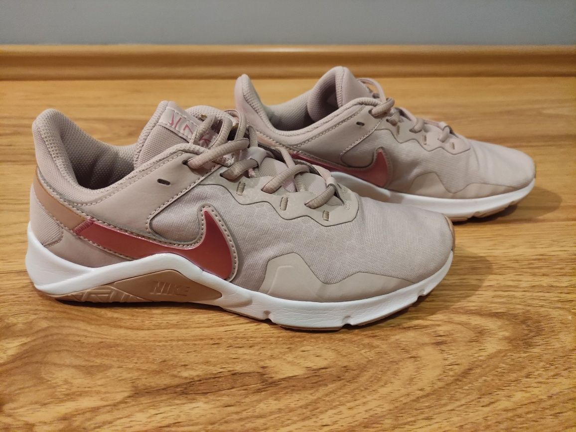 Nike legend essential 2 damskie