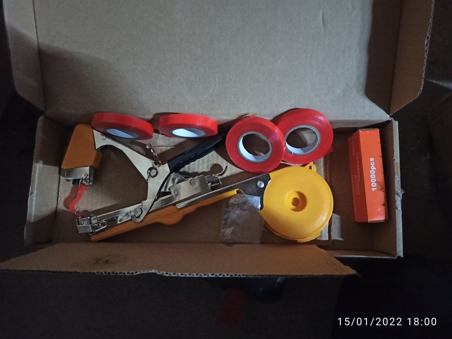 Máquina atar plantas