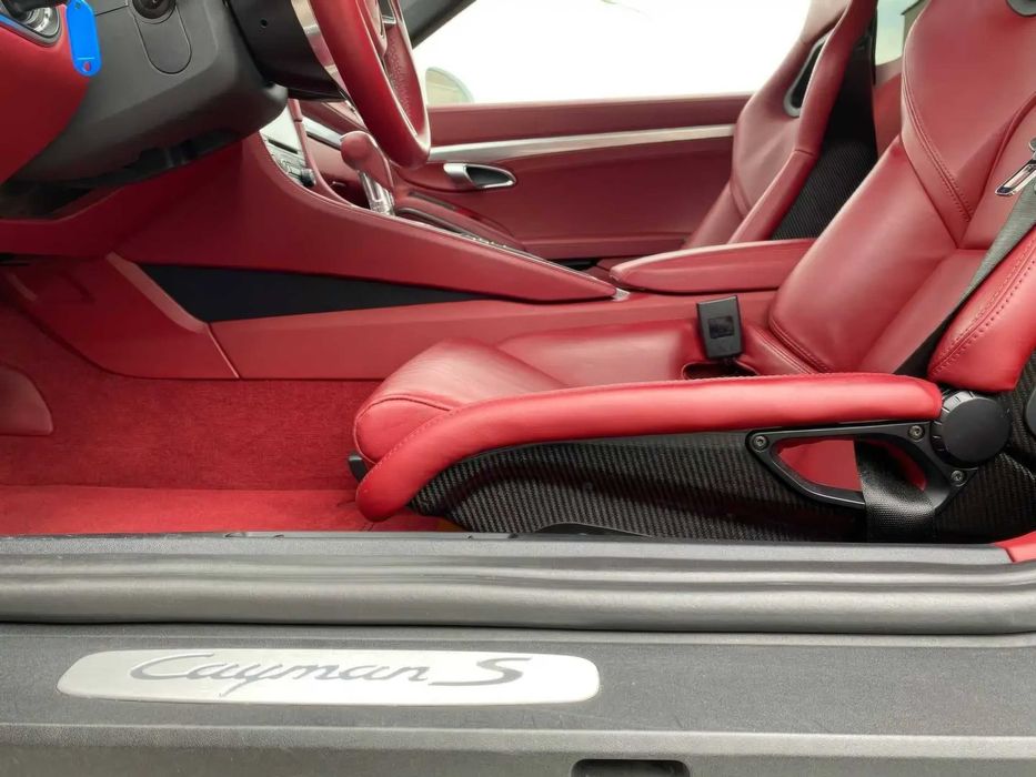 Porsche Cayman      2018