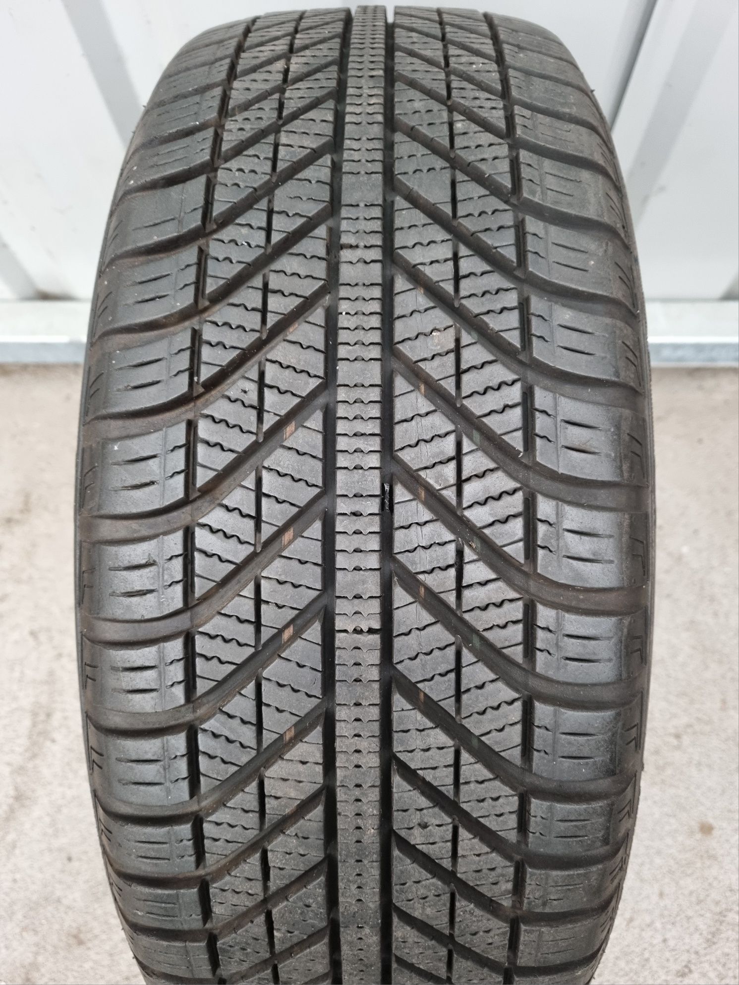 Opona używana CAŁOROCZNA 1szt. 205/55/16 Goodyear Vector 4Seasons