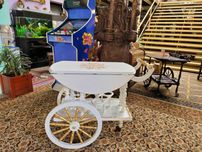 Carrinho de chá em madeira restaurado e pintada de forma personalizada