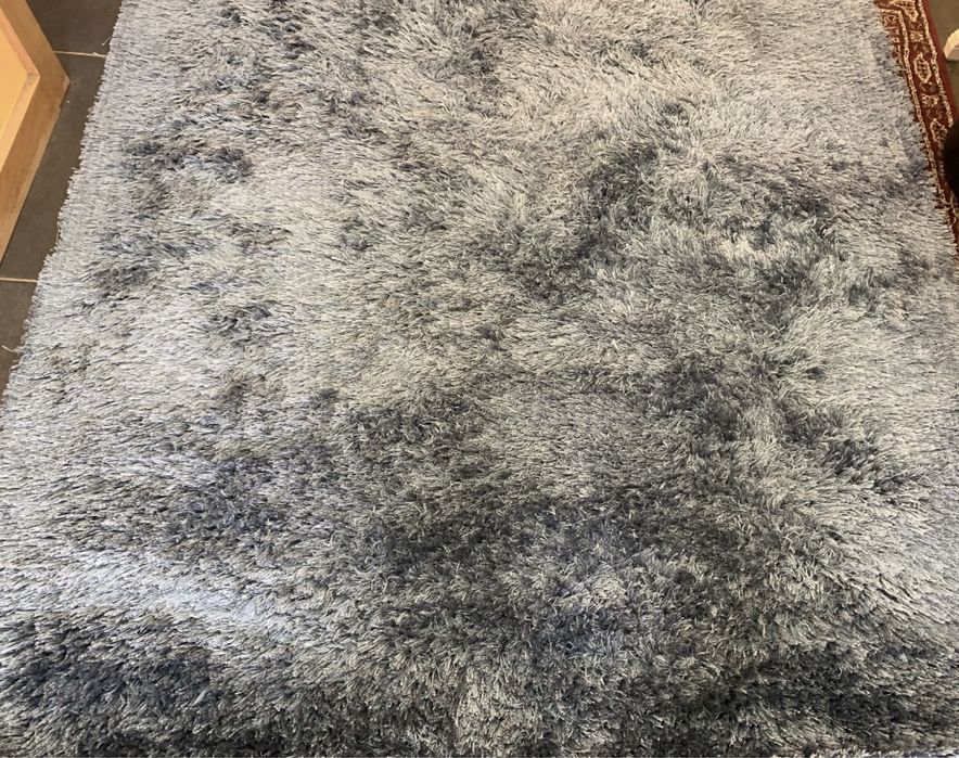 Tapete 1,35 x 1,90 usado no quarto