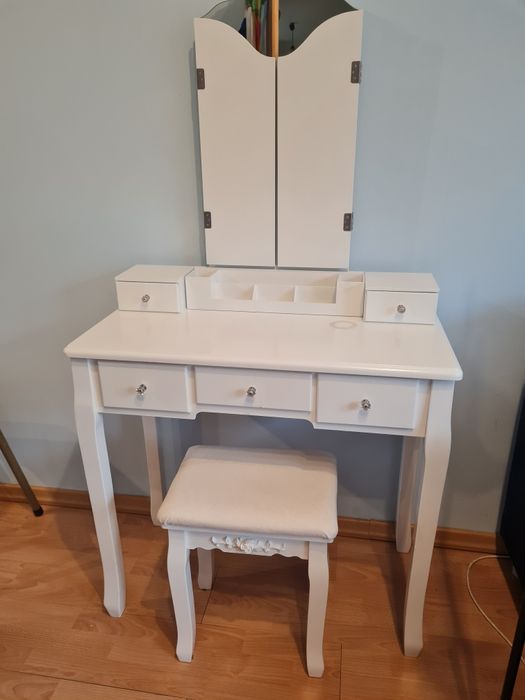 Toaletka biała dla dziewczynki