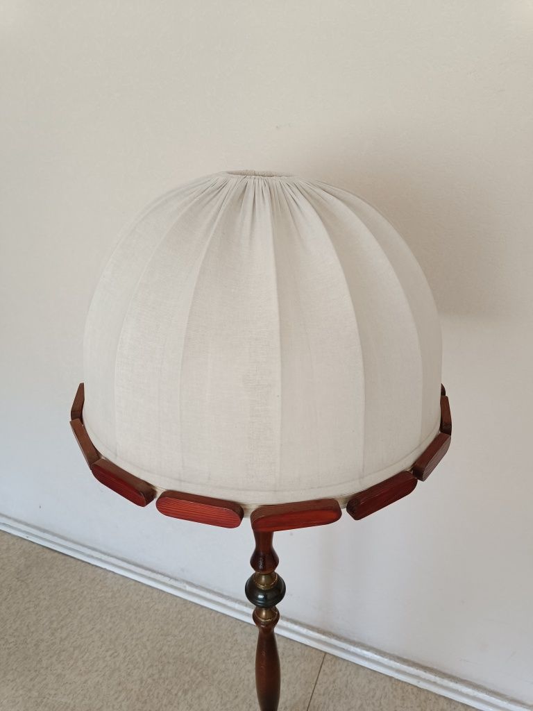 Lampa stojąca do pokoju