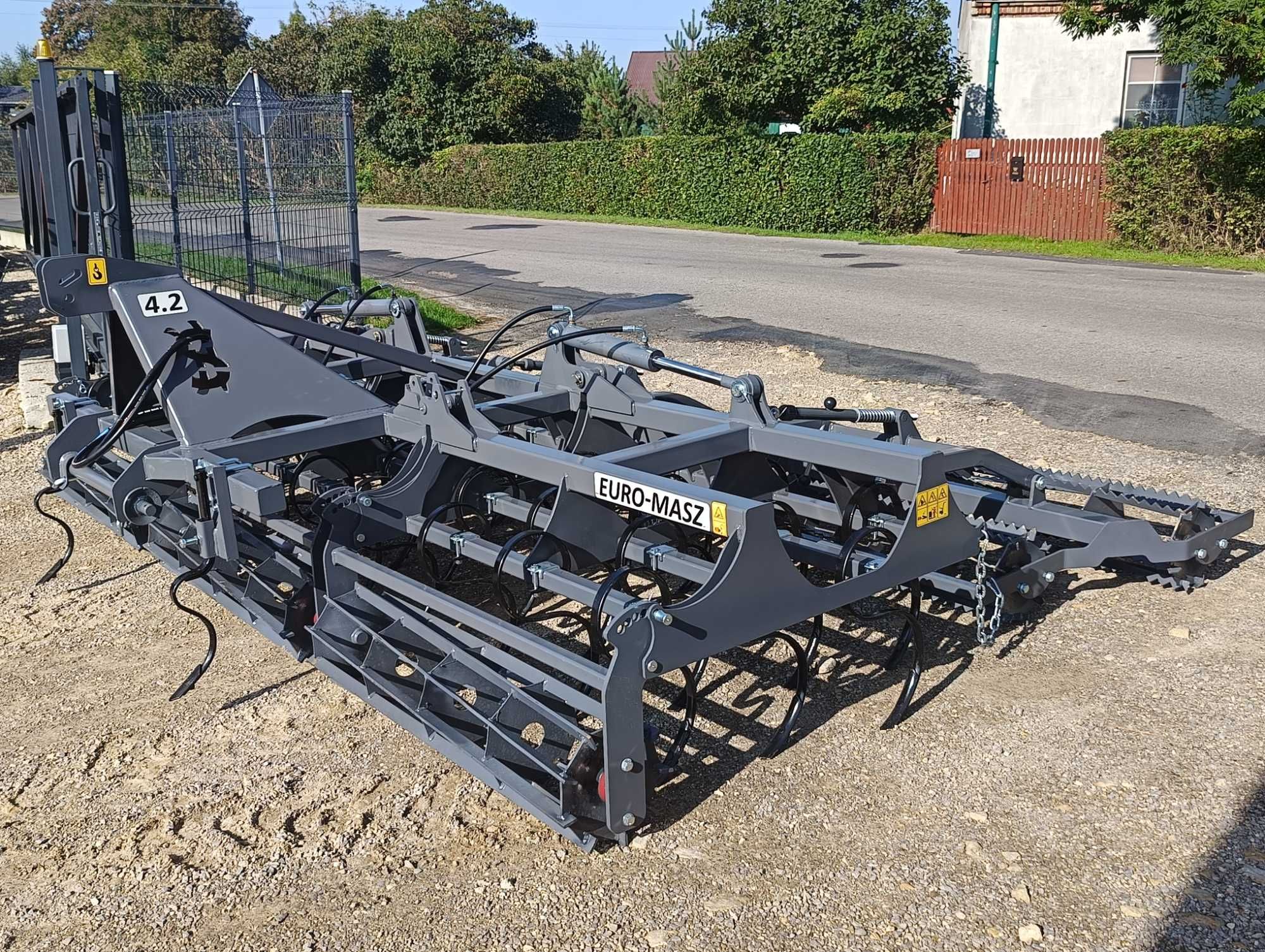 Agregat uprawowo-przedsiewny/ 4 rzędy zębów/ hydrauliczny EURO-MASZ