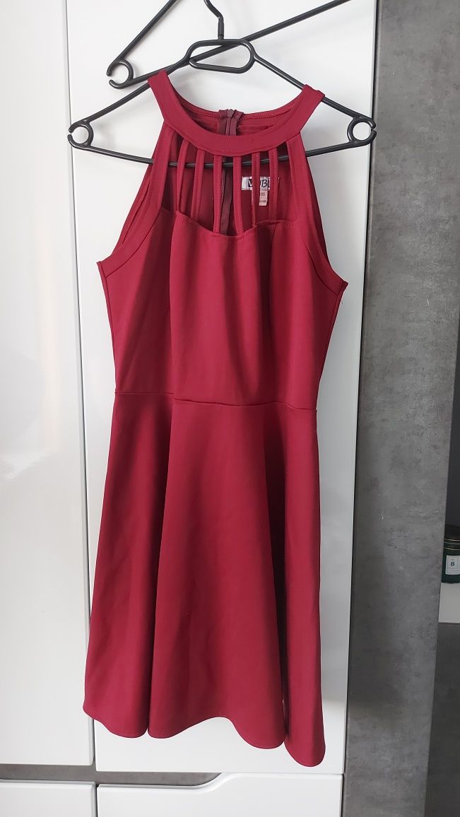Elegancka sukienka bordowa rozkloszowana VuBu M