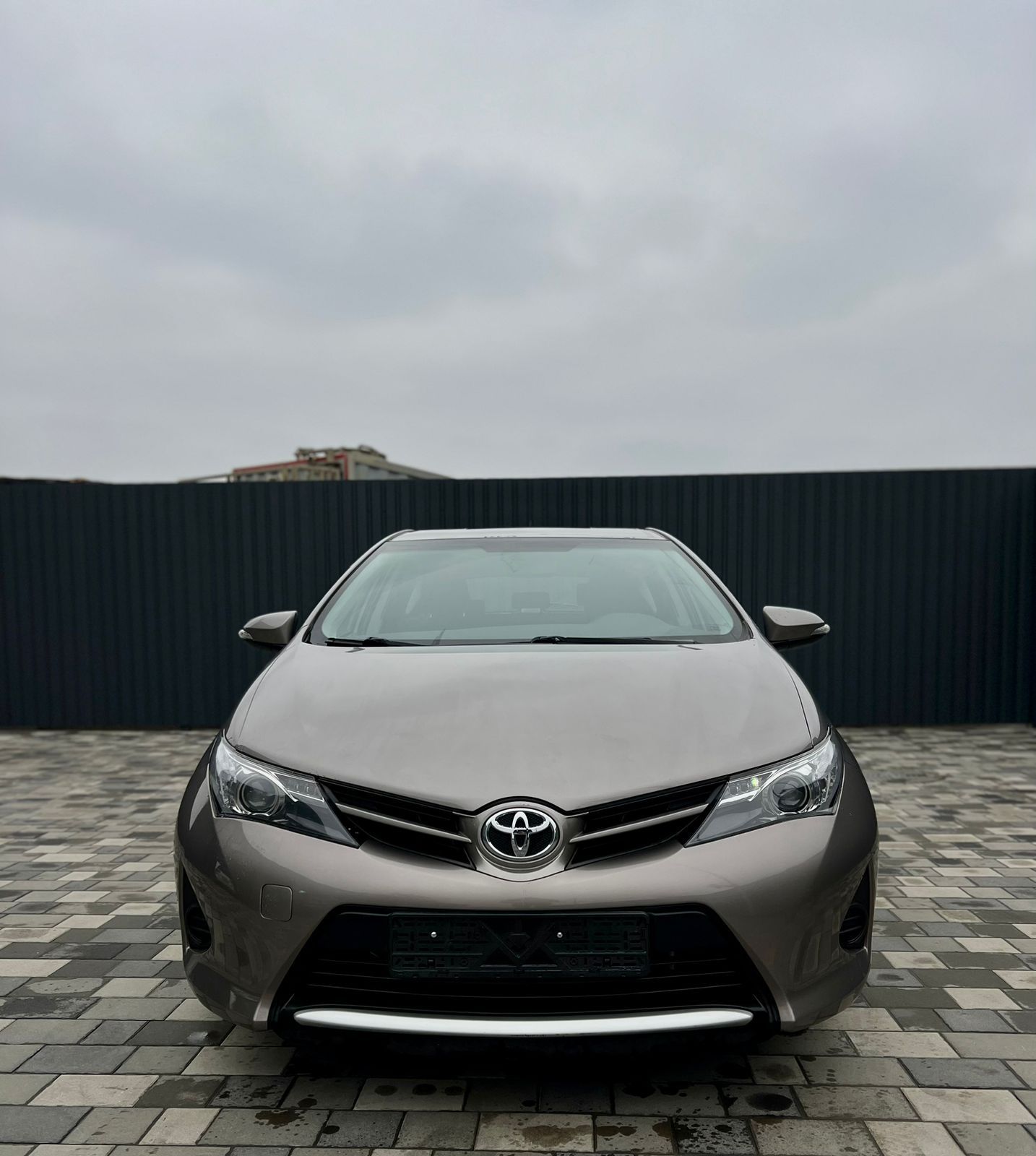 Toyota auris 2014  Авто під виплату з першим внеском 15%