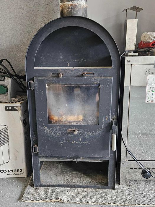 Piec kominkowy do ogrzewania pomieszczeń