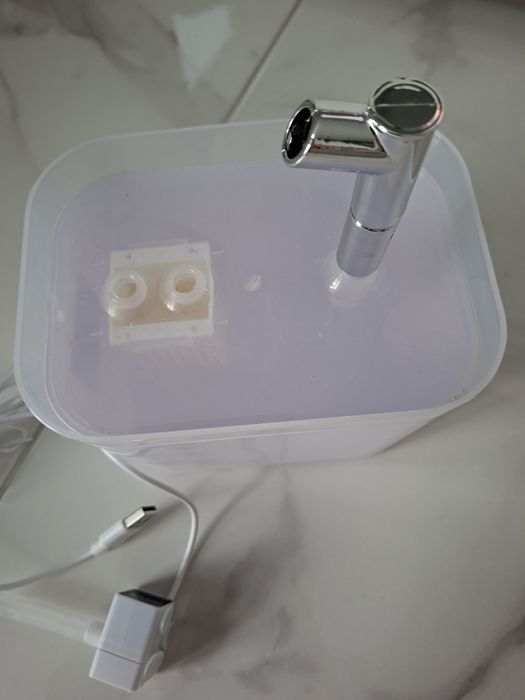 Fontanna dla kota, kranik biala