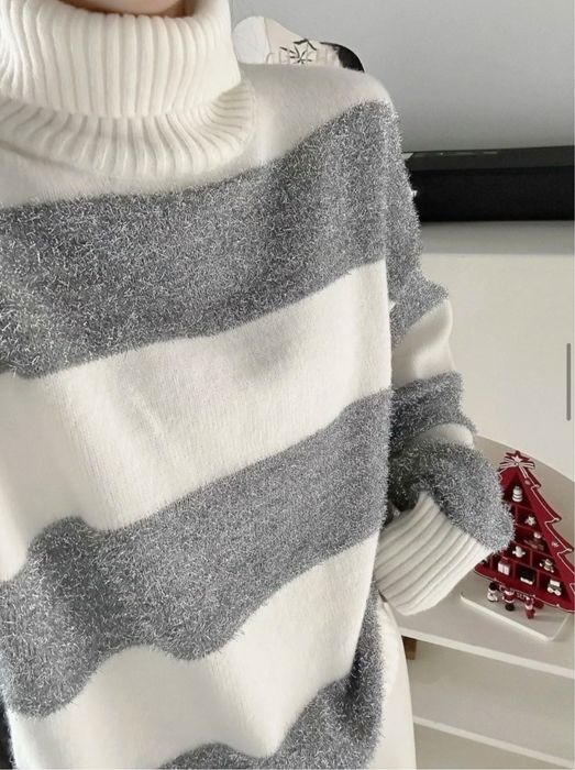 Ami білий шерстяний светр в наявності розмір S