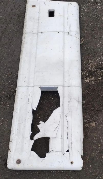 SPOJLER MIĘDZYOSIOWY SCANIA - USZKODZONY