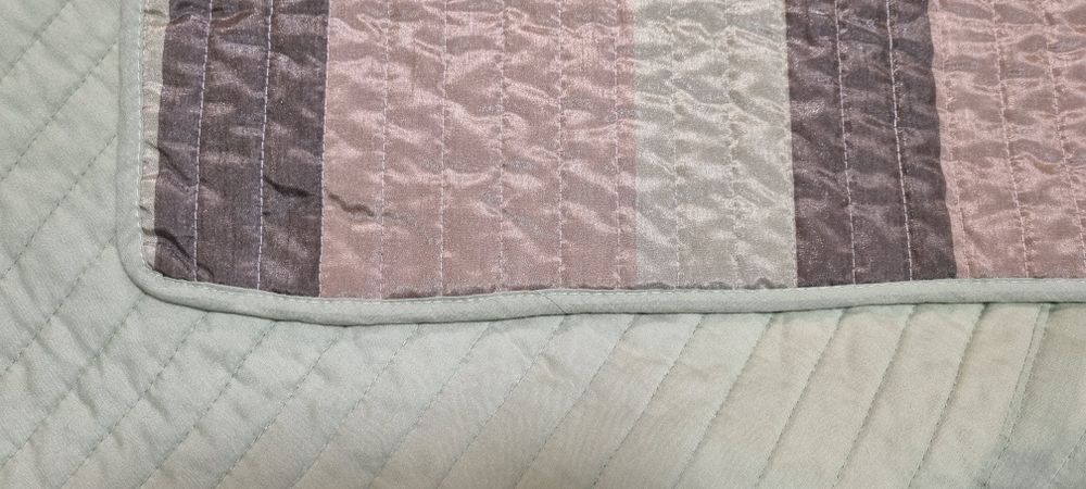 Lekka narzuta 200x220cm zielonkawo beżowo brązowa  w pasy na łóżko