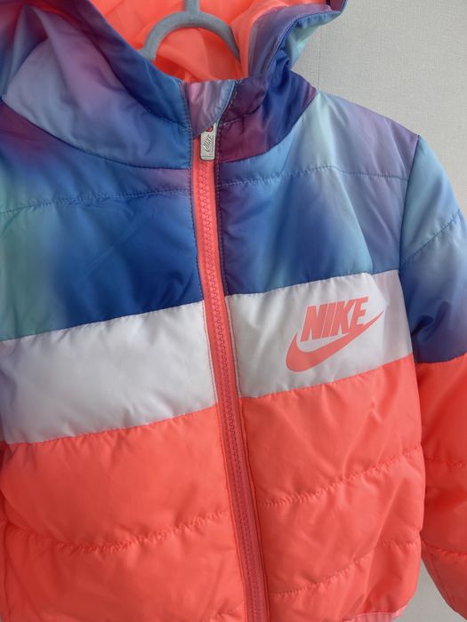 Легенька яскрава куртка дитяча оригінал nike 92 98 зріст 2 роки
