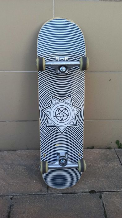 Deskorolka skateboard 8.25 indy bones reds