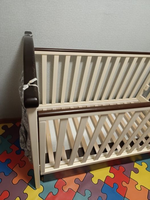 Дитяче ліжечко від народження