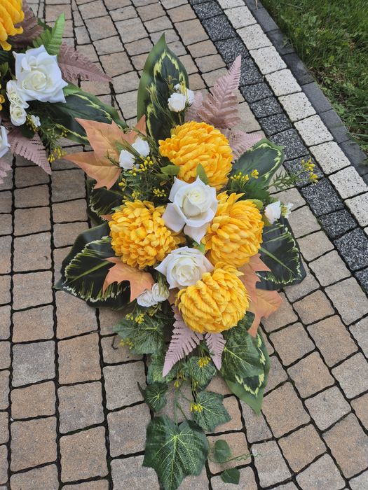 Komplet bagrobny zestaw żółte chryzantemy bukiet na grób stroik