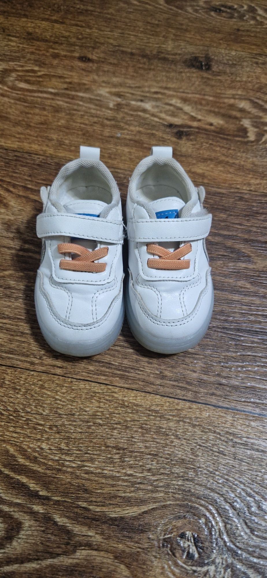 Продам дитячі кросівки