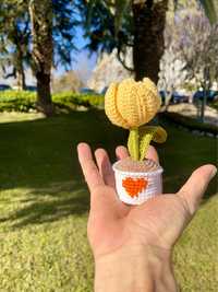 Flor com coração em crochet