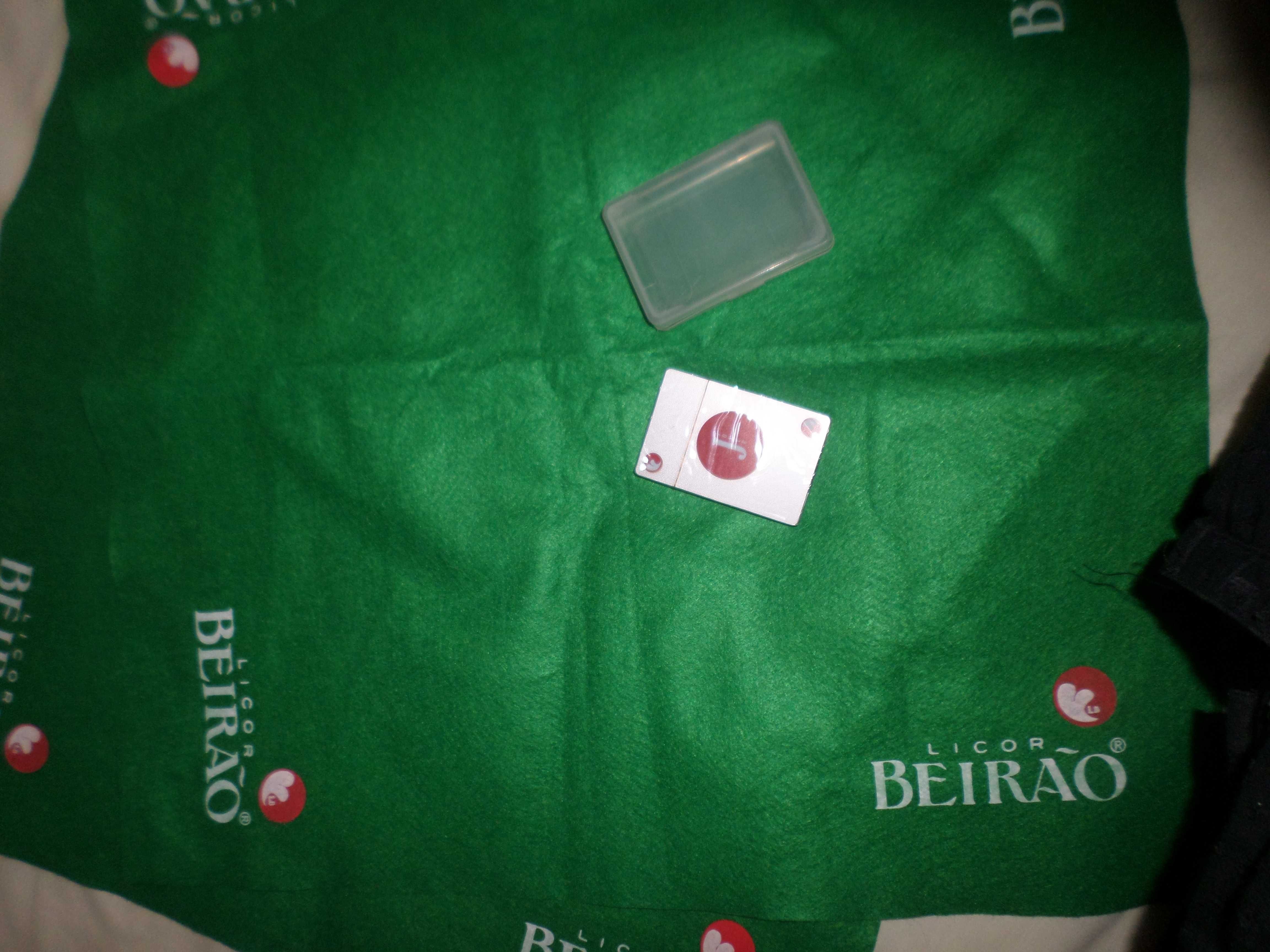 1 panos +1 baralho cartas + 2 copos licor beirão