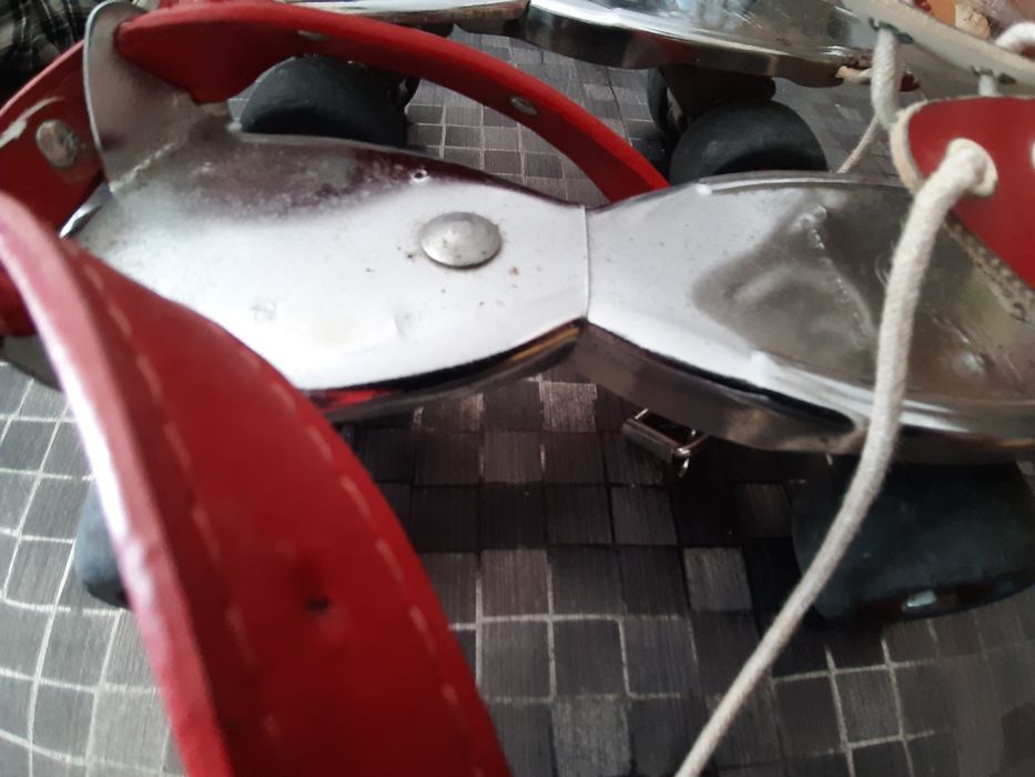 Patins antigos muito bom estado