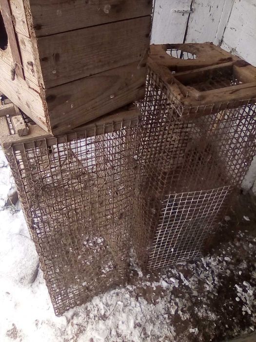 2 сітки норочні,витяжка для кухні,дерев плити з шафи,старий диван,кріс