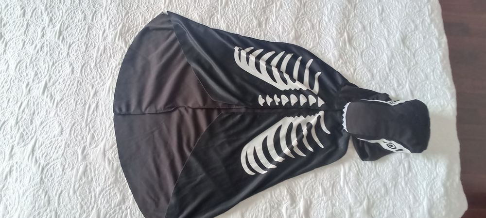 Capa Dino esqueleto HM 4/10 anos