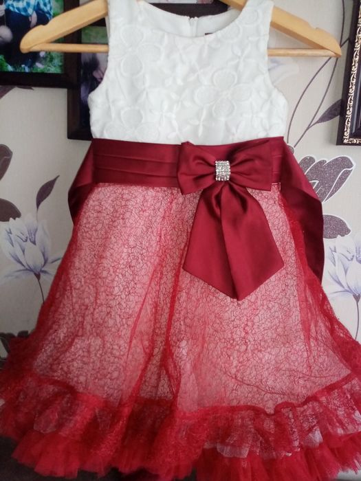 Нарядне плаття для дівчинки