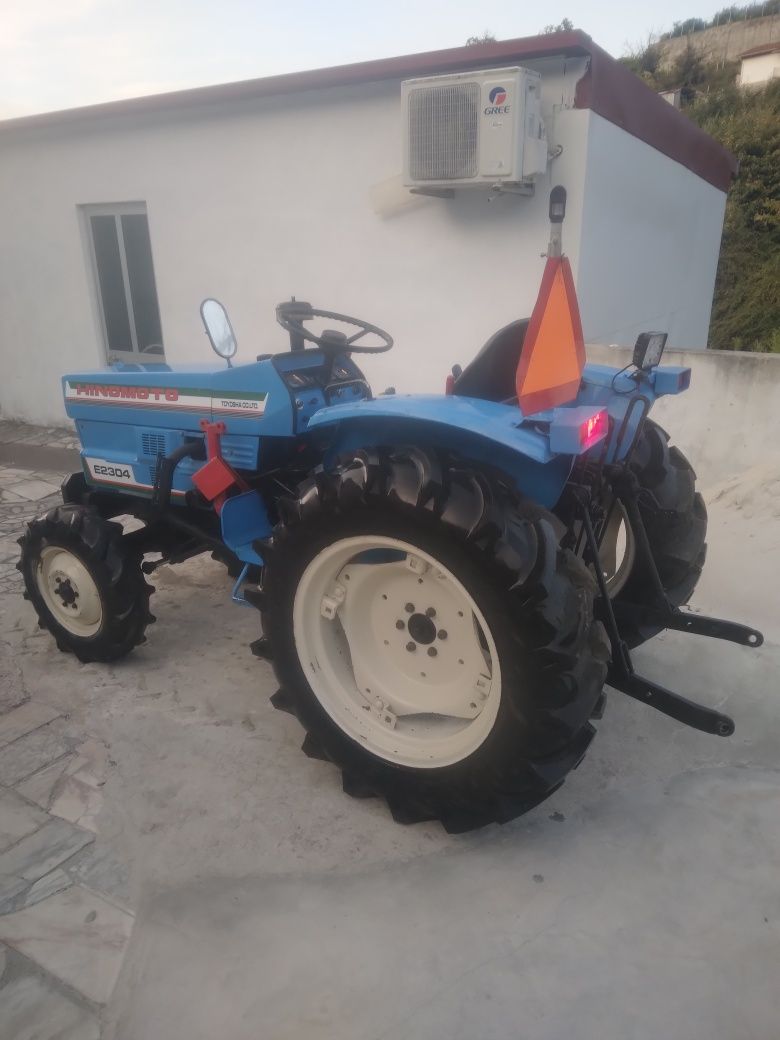 Trator Hinomoto 25cv
