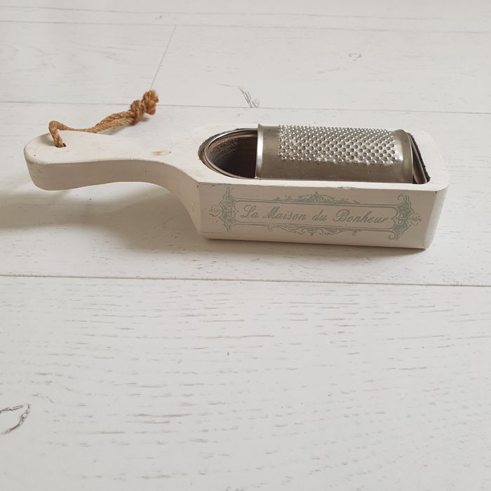 Bielona tarka w stylu prowansalskim