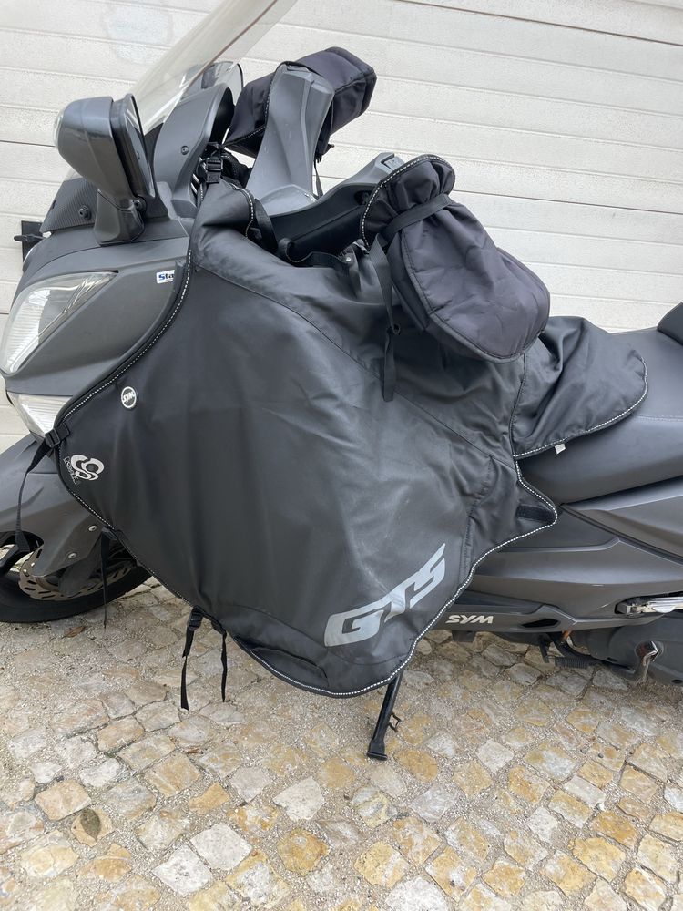 Capa de chuva e frio Sym 300i em exelente estado