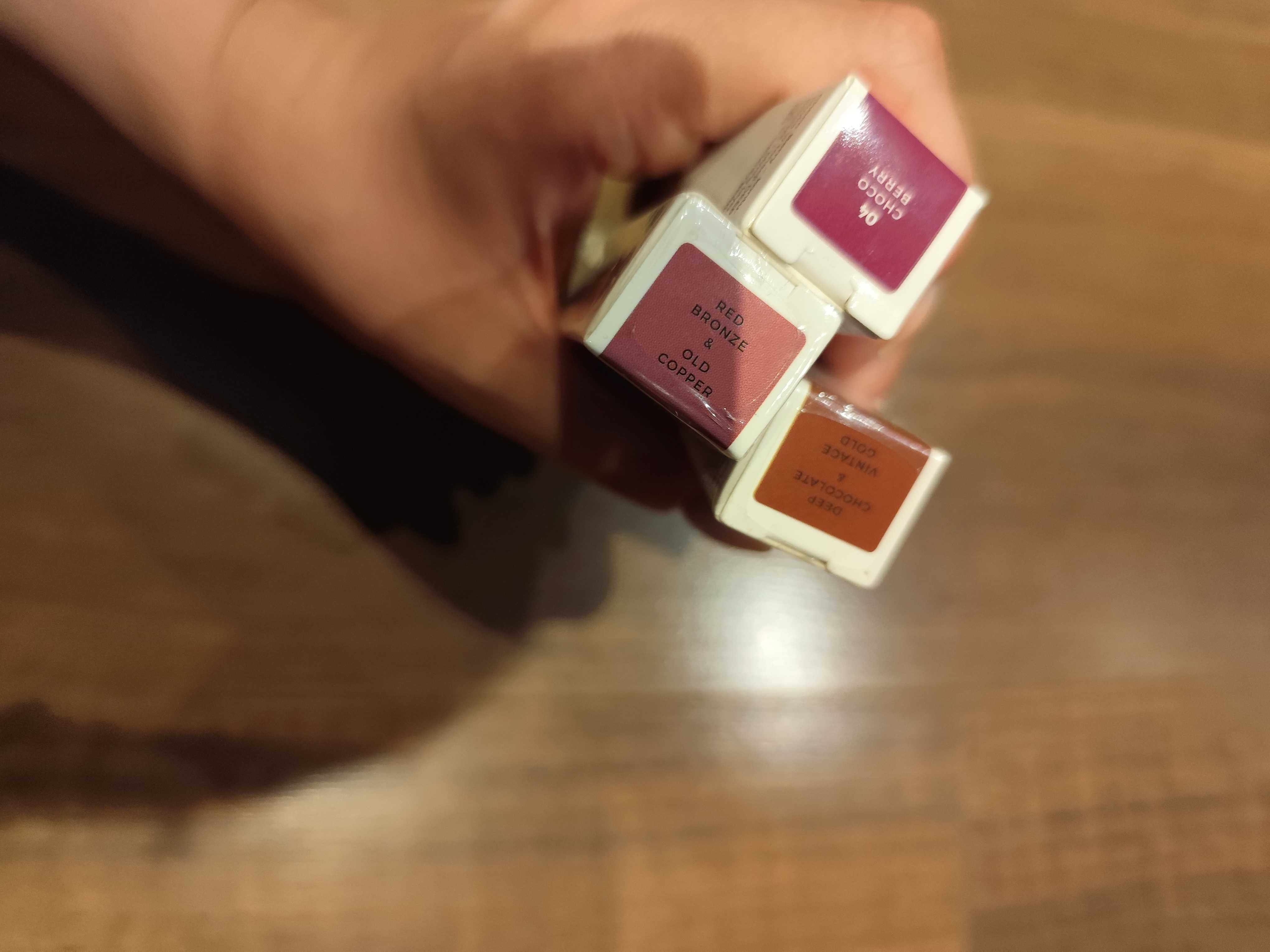 Dwa zestawy cieni do powiek AA Wings IT Girl plus lip combo gratis