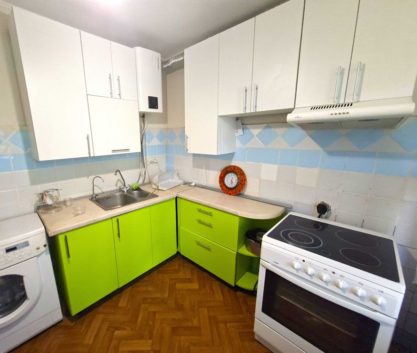 ГРИВНЯ! Продам квартиру 2пов Булаховського,42/43 м Академ. 15хв пішки!