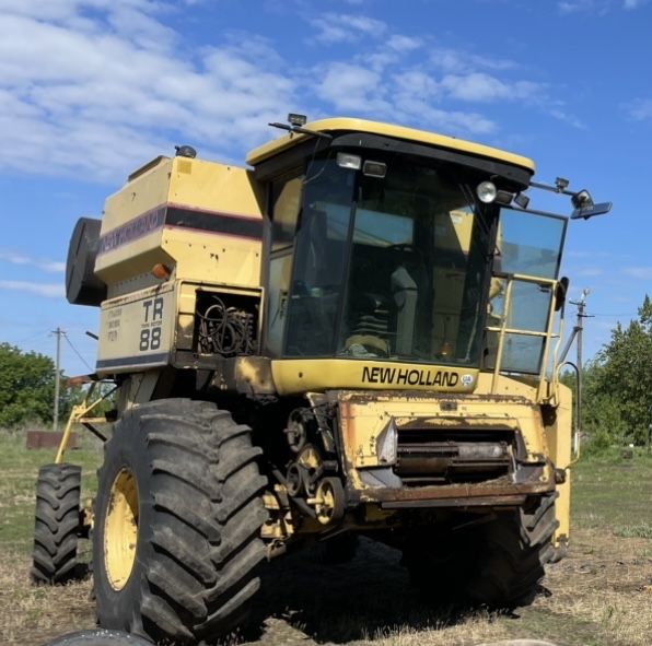 Запчастини до комбайна New Holland TR88