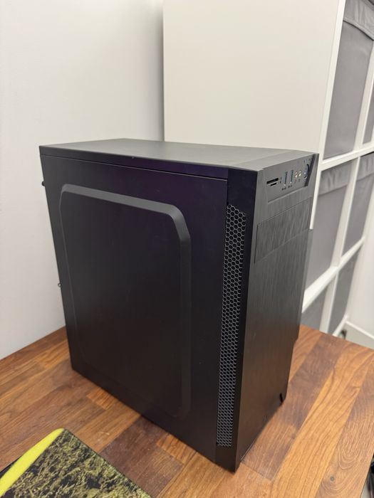 Komputer AMD Ryzen 5 2400G, 8GB RAM, 256GB