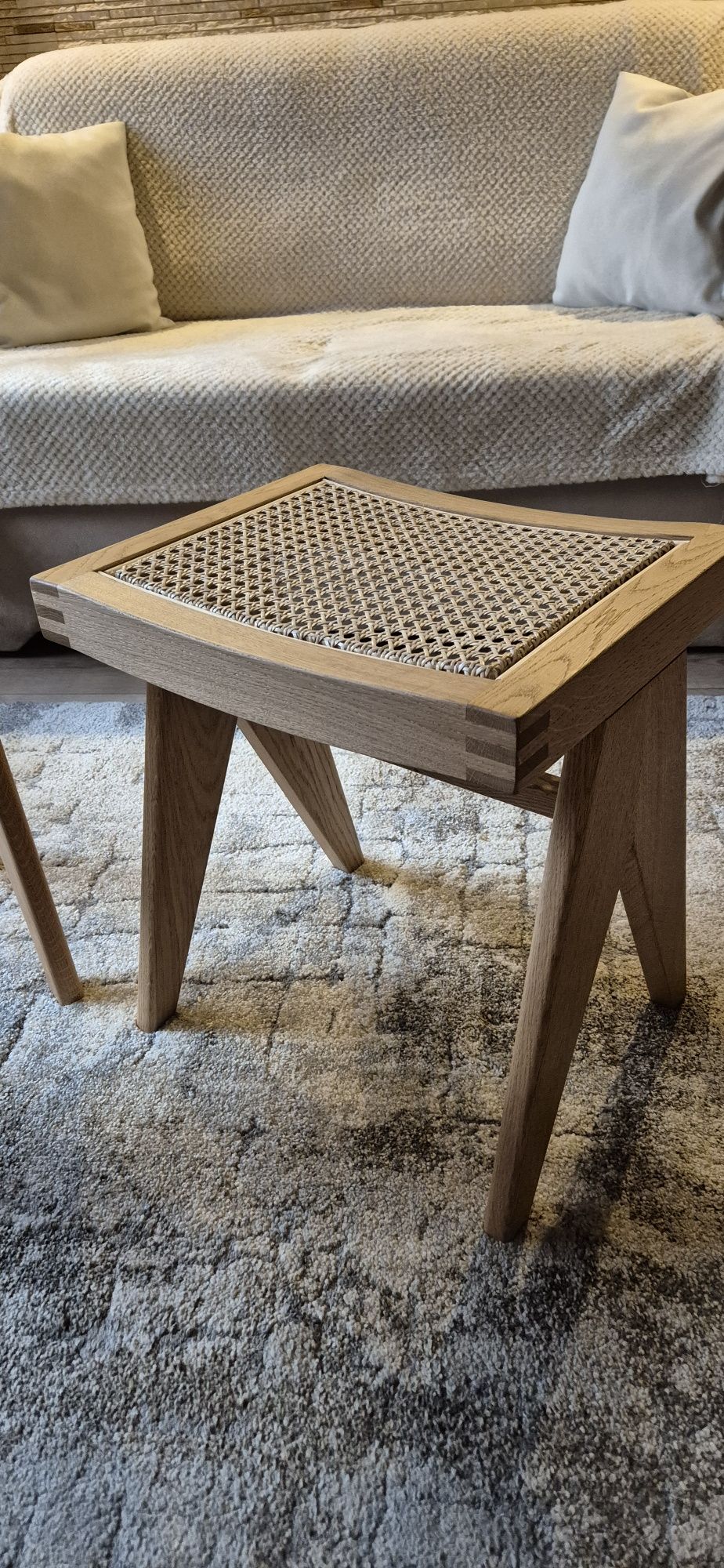 Taboret dębowy  siedzisko naturalny ratan