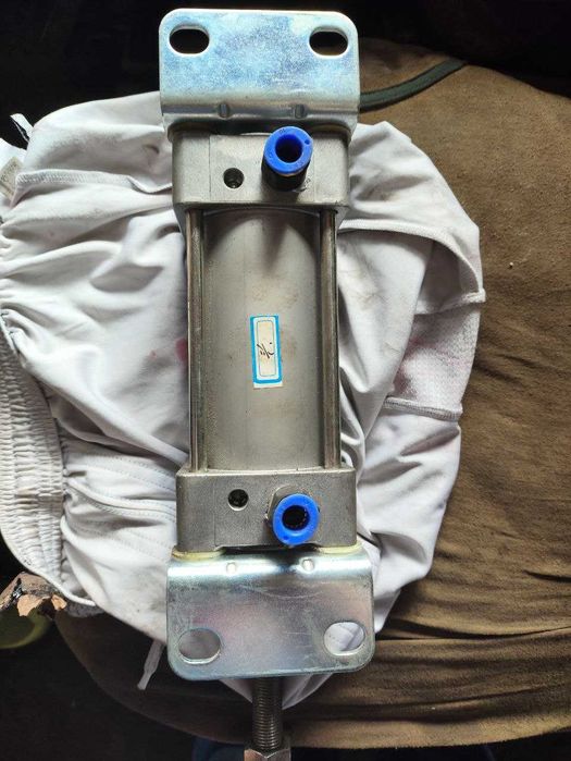 SMC MBB63-75Z — пневматичний циліндр